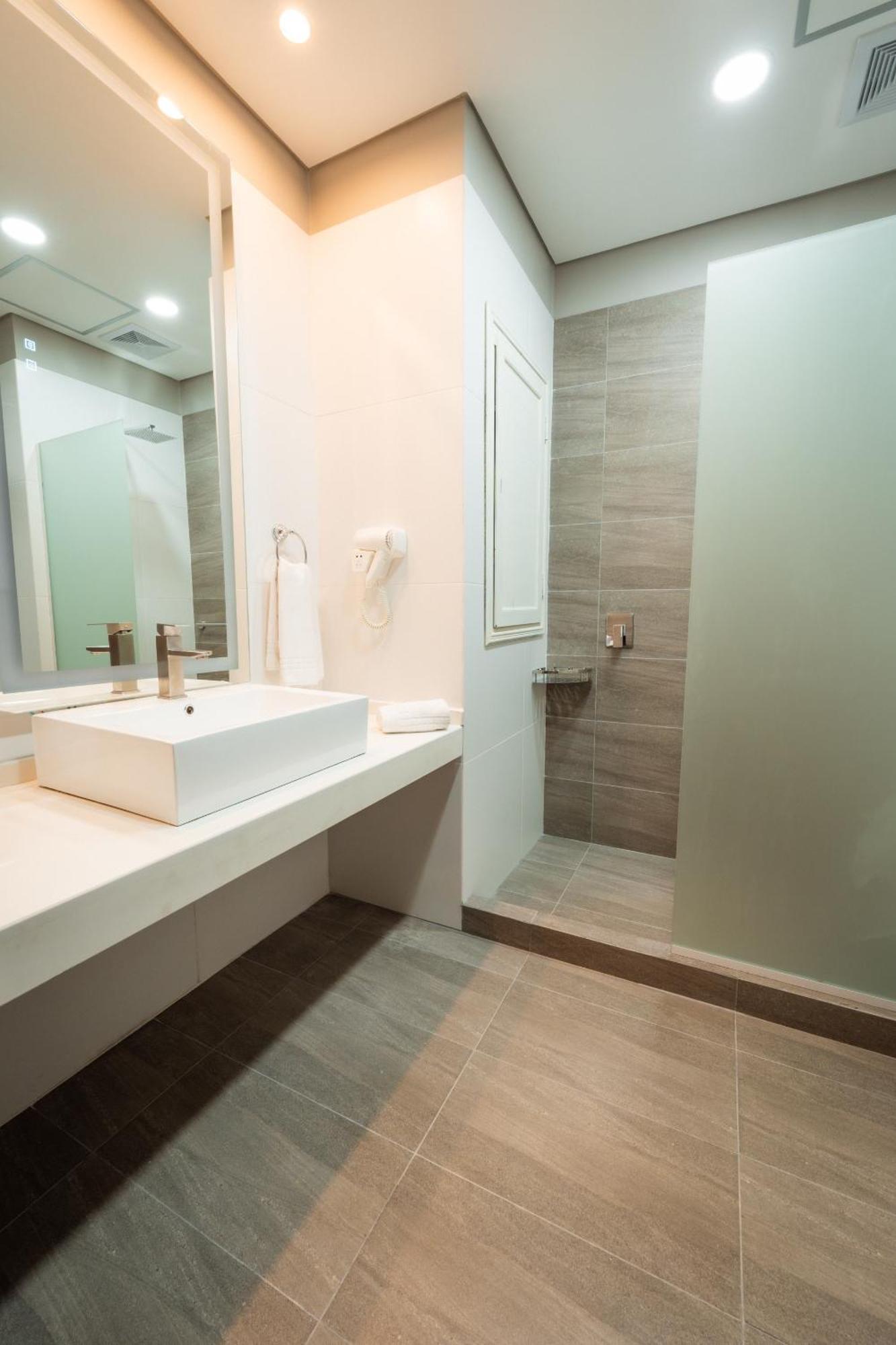 Tryp By Wyndham Asuncion Hotell Eksteriør bilde