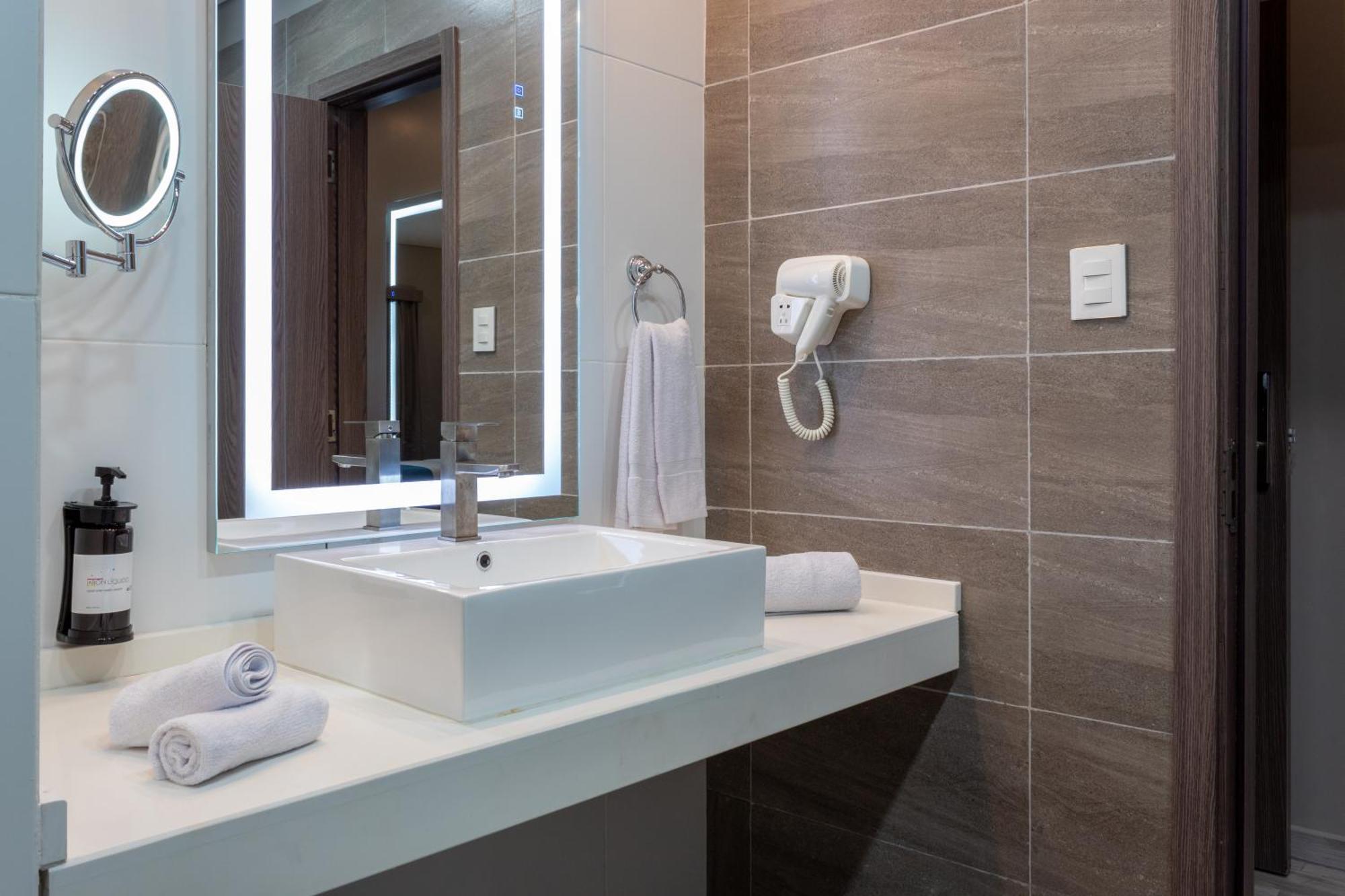 Tryp By Wyndham Asuncion Hotell Eksteriør bilde