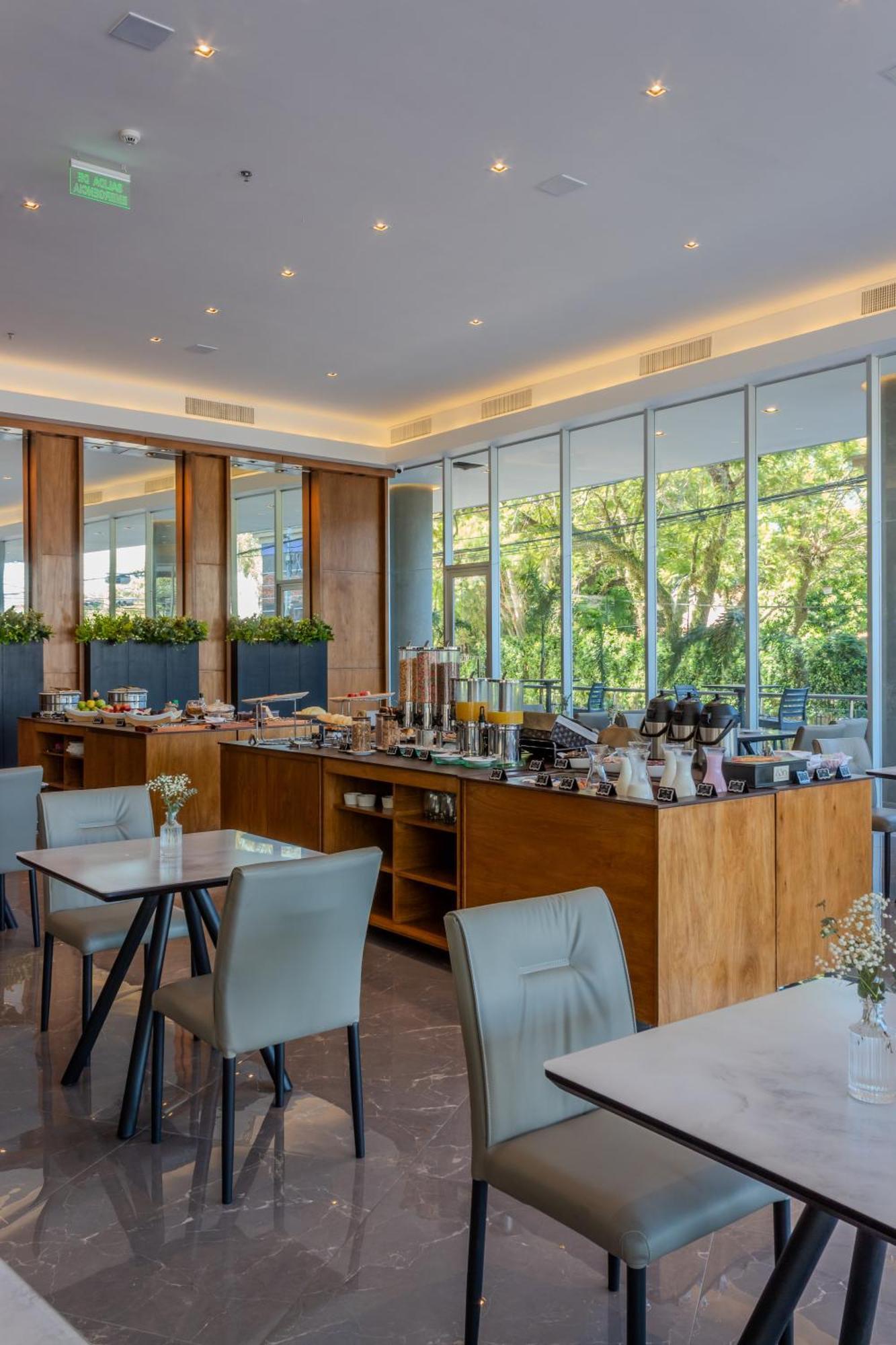 Tryp By Wyndham Asuncion Hotell Eksteriør bilde