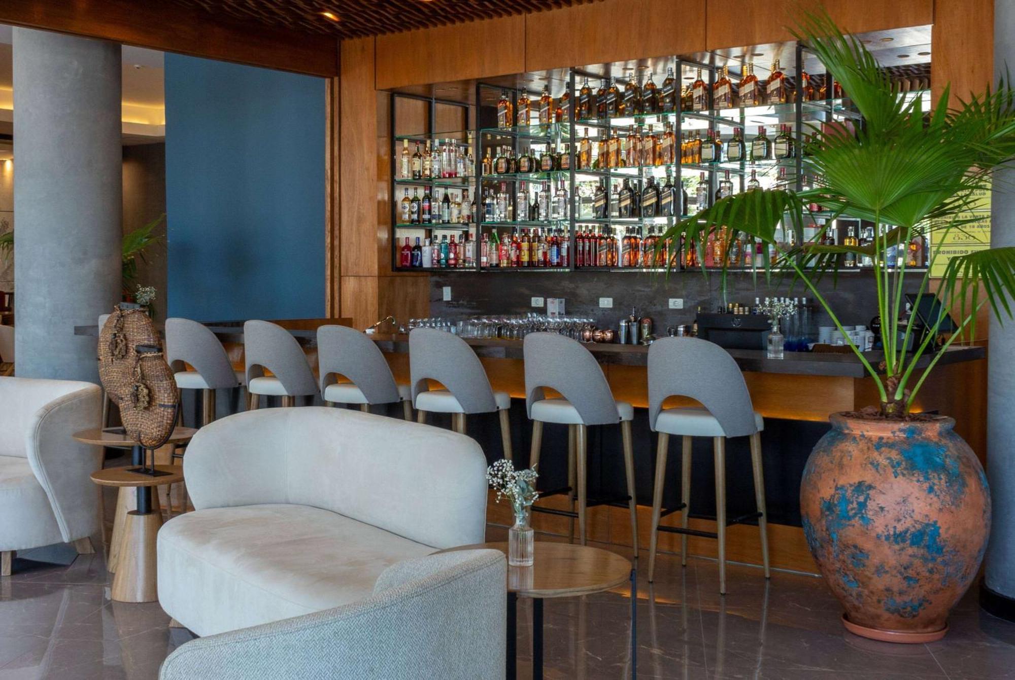 Tryp By Wyndham Asuncion Hotell Eksteriør bilde