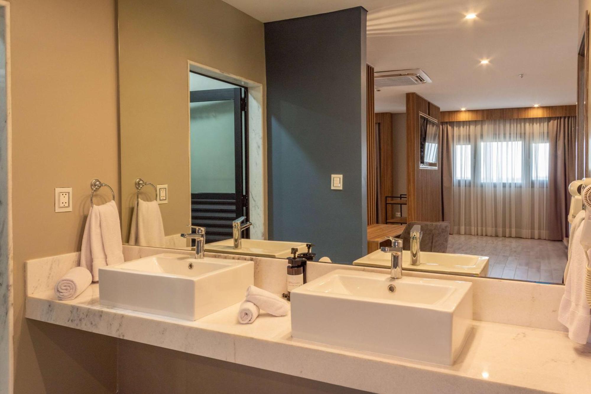 Tryp By Wyndham Asuncion Hotell Eksteriør bilde