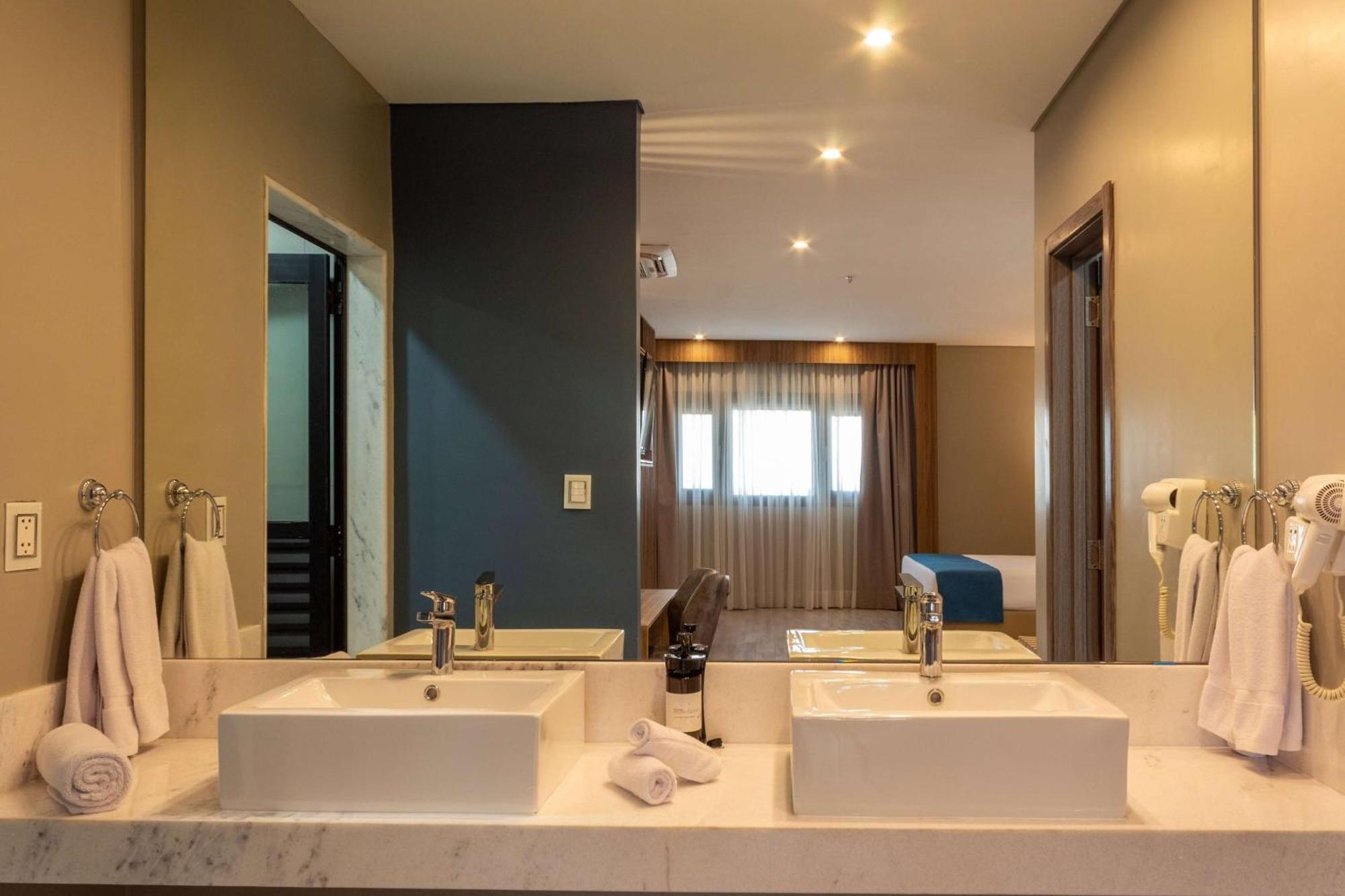 Tryp By Wyndham Asuncion Hotell Eksteriør bilde
