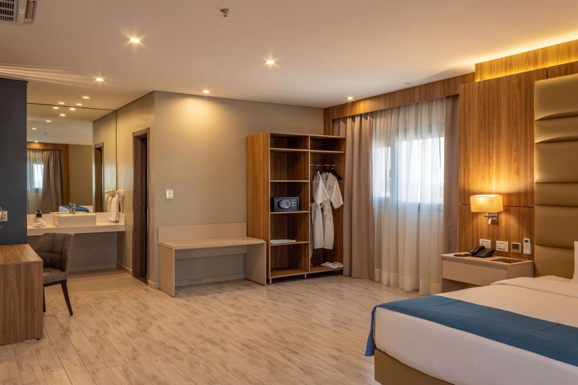 Tryp By Wyndham Asuncion Hotell Eksteriør bilde